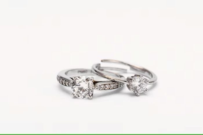 Affordable Elegance: Why Simulated Diamond Rings with Matching Bands Are a Smart Choice